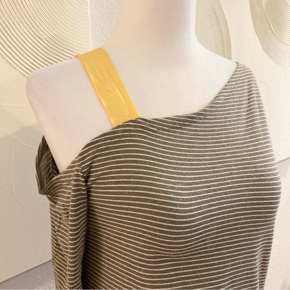 Sundance Off Shoulder Gray and White Stripe Tee Size XS Extra Small 2 - Picture 3 of 9
